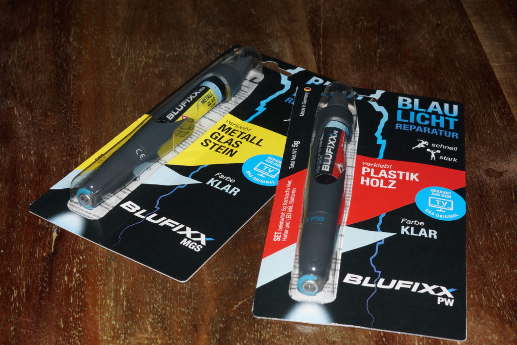 Die beiden gekauften Blufixx Testobjekte - Kleber für Plastik Holz und Metall Glas Stein